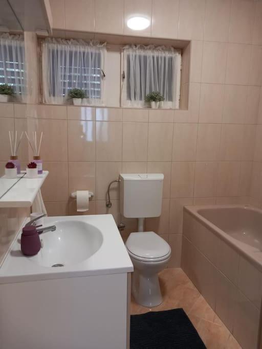 מאקרסקה Apartment Dora-100M From The Central Beach מראה חיצוני תמונה